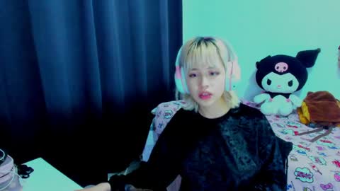 Azu Moure online show from 05.19.26