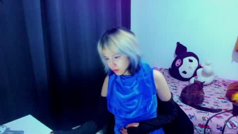 Azu Moure online show from 07.26.26
