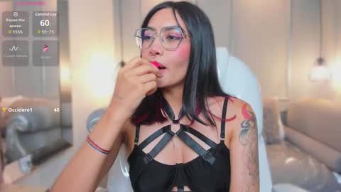 Snapshot of azurakindong chatting on 02.25.26 Azura online show from 02.25.26