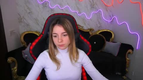 Snapshot of babe_dollie chatting on 02.12.25 Babe online show from 02.12.25