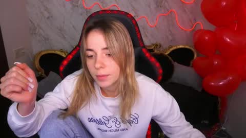 Snapshot of babe_dollie chatting on 02.14.25 Babe online show from 02.14.25