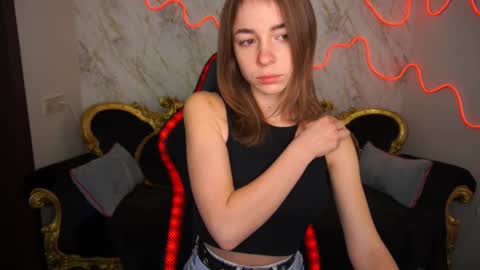 Snapshot of babe_dollie chatting on 02.19.25 Babe online show from 02.19.25