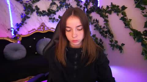 Snapshot of babe_dollie chatting on 09.19.25 Babe online show from 09.19.25