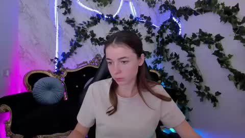 Snapshot of babe_dollie chatting on 09.23.25 Babe online show from 09.23.25