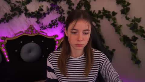 Snapshot of babe_dollie chatting on 10.22.25 Babe online show from 10.22.25