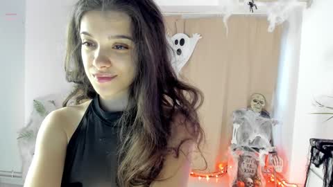 Snapshot of babyaylin chatting on 10.25.25 Aylin  online show from 10.25.25