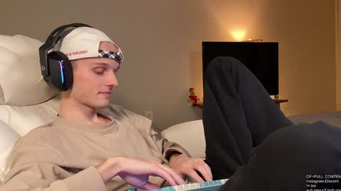 Big cock boy online show from 12.23.24