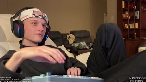 Big cock boy online show from 12.31.24