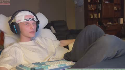 Big cock boy online show from 01.11.25