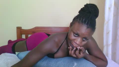 Snapshot of babyrozillah chatting on 05.12.26 PRISCILLAH online show from 05.12.26