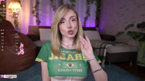 Snapshot of babyyyluna chatting on 06.20.26 BabyyyLuna online show from 06.20.26
