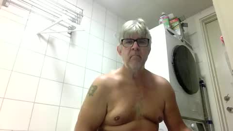 baggelina75 online show from 10.21.25