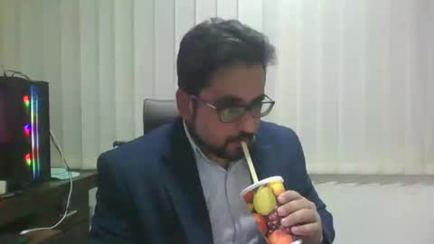 Snapshot of ballbustingslave1987nolimits chatting on 12.12.24 Ballbusting Slave online show from 12.12.24