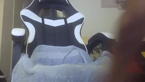 Snapshot of bam10inch chatting on 11.15.25 b online show from 11.15.25