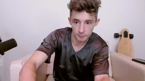 Snapshot of bananacurvesleft chatting on 06.19.26 bananacurvesleft online show from 06.19.26