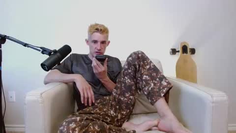 bananacurvesleft online show from 07.03.26