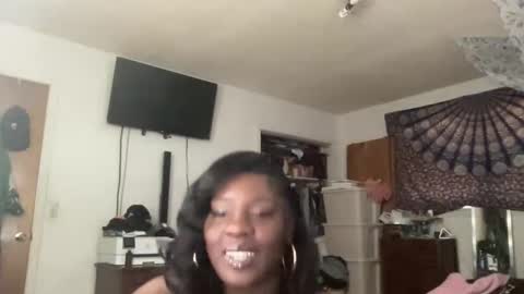 Chelly online show from 04.10.26