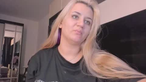 Snapshot of barbarasiren chatting on 11.06.25 barbarasiren online show from 11.06.25