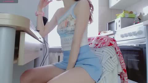 Snapshot of barbarian_girl chatting on 03.04.25 Amina online show from 03.04.25