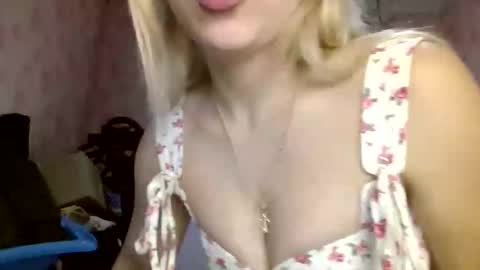 Snapshot of barbie___girl chatting on 11.10.25 barbie___girl online show from 11.10.25