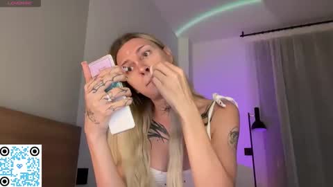 Snapshot of barbie_bi chatting on 11.10.25 My name is Molly. Please say hello I like talking to you. If you have any wishes or obscene desires please use the tip menu online show from 11.10.25