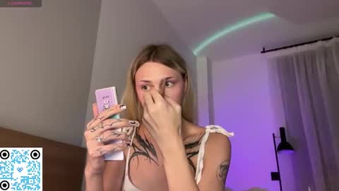 Snapshot of barbie_bi chatting on 11.12.25 My name is Molly. Please say hello I like talking to you. If you have any wishes or obscene desires please use the tip menu online show from 11.12.25