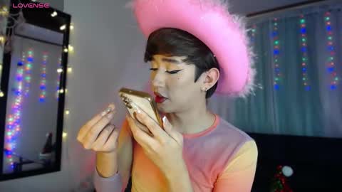 Snapshot of barbie_boy_ chatting on 12.17.24 I work from home this is my room 3 online show from 12.17.24