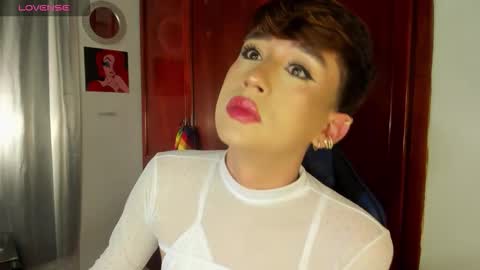 Snapshot of barbie_boy_ chatting on 10.01.25 I work from home this is my room 3 online show from 10.01.25