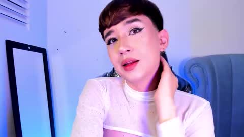 Snapshot of barbie_boy_ chatting on 11.30.25 I work from home this is my room 3 online show from 11.30.25