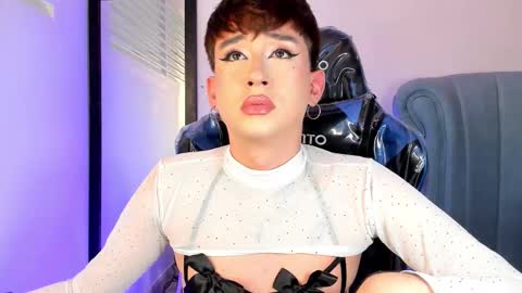 Snapshot of barbie_boy_ chatting on 02.17.26 I work from home this is my room 3 online show from 02.17.26