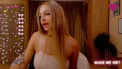 Snapshot of barbie_kiss1 chatting on 12.11.24 barbie online show from 12.11.24