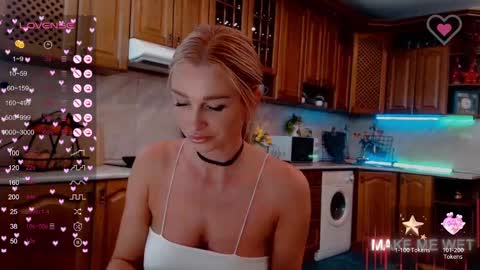 Snapshot of barbie_kiss1 chatting on 12.21.24 barbie online show from 12.21.24