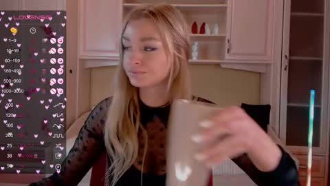 Snapshot of barbie_kiss1 chatting on 02.05.25 barbie online show from 02.05.25