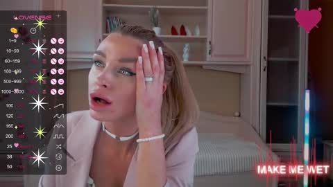 Snapshot of barbie_kiss1 chatting on 02.26.25 barbie online show from 02.26.25