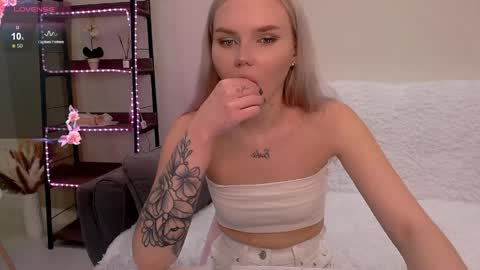 Snapshot of barbie_lillie chatting on 03.30.26 Lilli 3 online show from 03.30.26