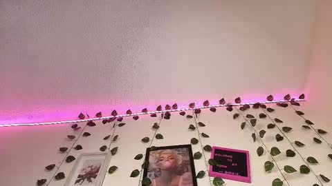 Snapshot of barbiie_98 chatting on 02.27.26 barbiie_98 online show from 02.27.26