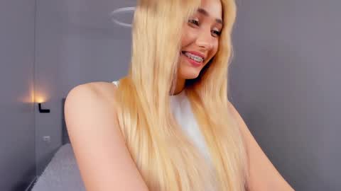 Mia online show from 05.10.26
