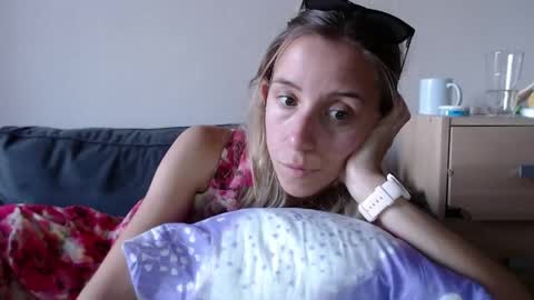 Snapshot of barelylegalblondy chatting on 06.08.26 Lena online show from 06.08.26