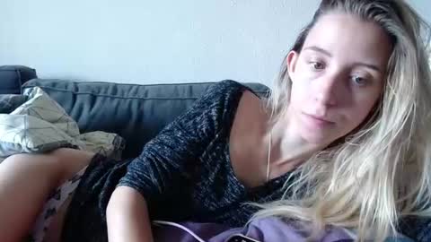 Snapshot of barelylegalblondy chatting on 06.11.26 Lena online show from 06.11.26