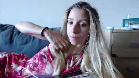 Snapshot of barelylegalblondy chatting on 06.20.26 Lena online show from 06.20.26