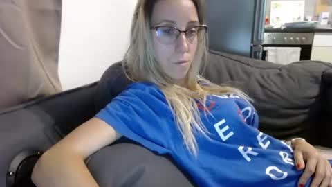 Snapshot of barelylegalblondy chatting on 07.12.26 Lena online show from 07.12.26