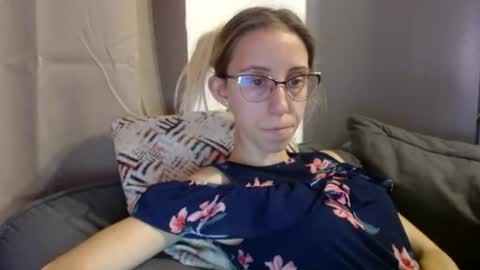 Snapshot of barelylegalblondy chatting on 07.16.26 Lena online show from 07.16.26
