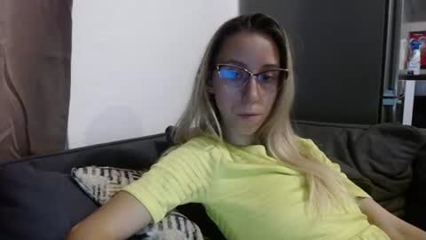 Snapshot of barelylegalblondy chatting on 07.19.26 Lena online show from 07.19.26