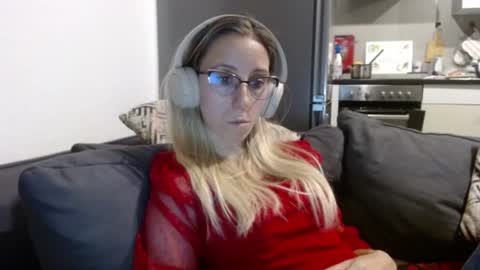 Snapshot of barelylegalblondy chatting on 07.20.26 Lena online show from 07.20.26