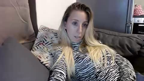 Snapshot of barelylegalblondy chatting on 07.27.26 Lena online show from 07.27.26
