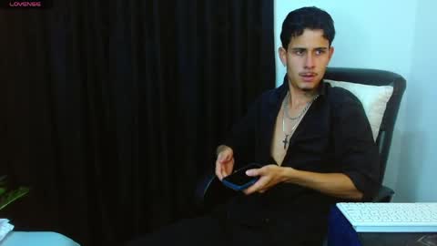 Snapshot of bastiaan_28 chatting on 05.17.26 Bastian online show from 05.17.26