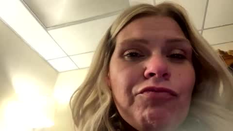 Snapshot of bayybaee21 chatting on 11.24.25 Baylee online show from 11.24.25