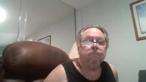 Snapshot of bbb1952 chatting on 12.19.25 Single Grandpa in Florida. Love to C2C and have Fun Privately online show from 12.19.25
