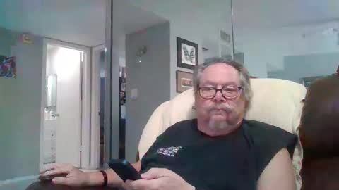 Snapshot of bbb1952 chatting on 01.12.26 Single Grandpa in Florida. Love to C2C and have Fun Privately online show from 01.12.26