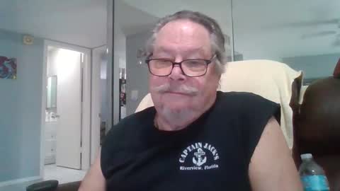 Snapshot of bbb1952 chatting on 01.13.26 Single Grandpa in Florida. Love to C2C and have Fun Privately online show from 01.13.26